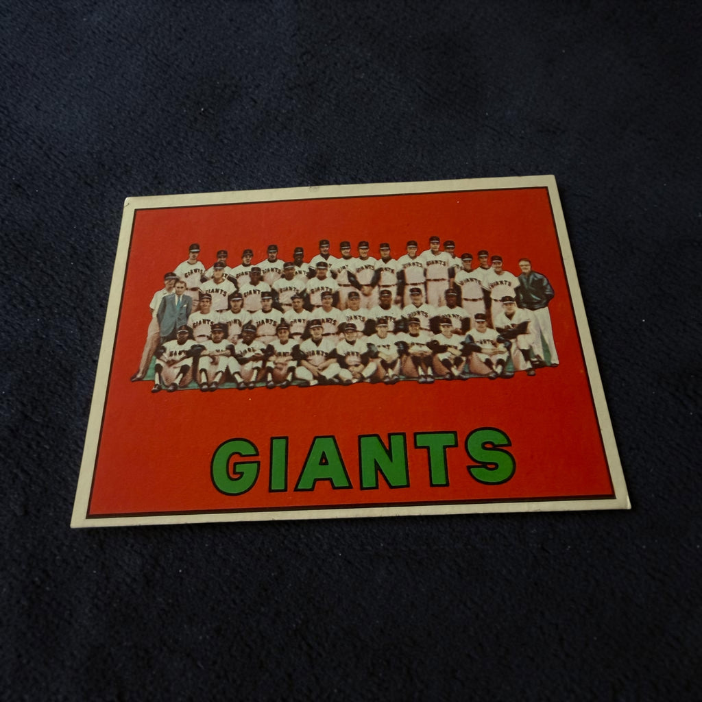 1967 Topps #516 San Francisco Giants Team Card Vintage Baseball Card Willie Mays Marichal